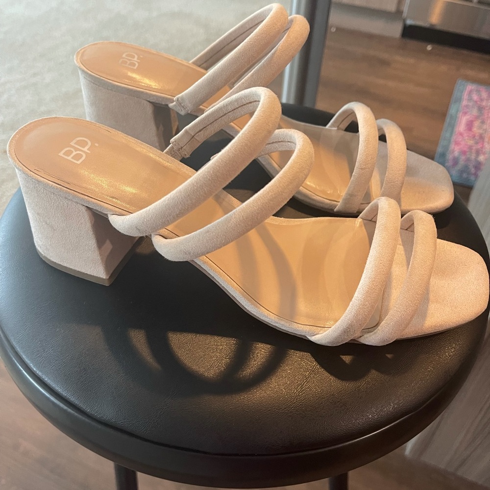 BP size 9.5 nude block heels
